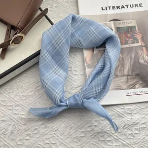 Foulard vintage francese a quadretti blu in cotone, sciarpa leggera ed elegante da donna
