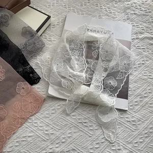 Eleganter floraler Spitzen-Dreiecksschleier in verschiedenen Farben für Damen im Vintage-Stil