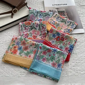 Lot de foulards en coton et lin au motif floral vintage sur fond beige tissé