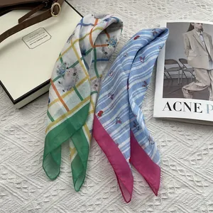 Set di foulard di seta con stampa riccio e coniglio per capelli o collo
