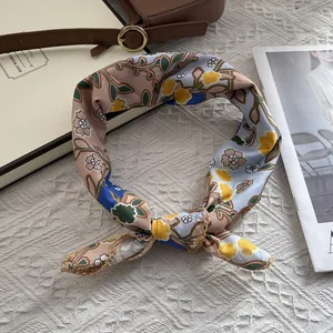 Foulard en soie à imprimé floral avec dentelle dorée et motif botanique pour femmes