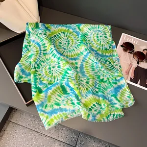 Sciarpa leggera tie-dye a spirale con bordi sfrangiati per protezione solare