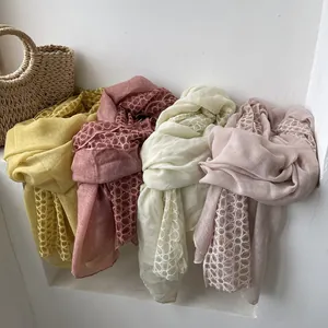 Elegante linnen en katoenen sjaal met kant in geel, roze en gebroken wit voor dames