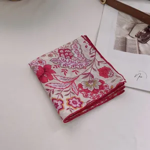 Vintage-Baumwoll-Vierecktuch mit Blumenmuster und rotem Saum für Haar oder Hals