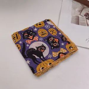 Violetter Halloween-Baumwollschal mit schwarzen Katzen und Kürbis-Prints für Damen