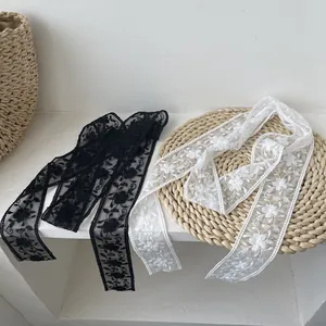Écharpe élégante en dentelle florale noire et blanche avec broderie pour accessoires femme