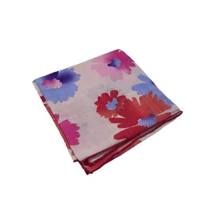 Foulard quadrato in morbido cotone con motivi floreali e bordi arrotolati rossi