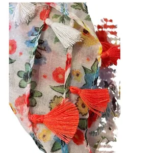 Écharpe douce en coton et lin avec motifs floraux et longs pompons pour femmes en automne