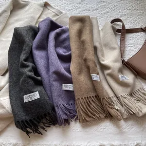 Einfarbige Wollschals mit Fransen in Grau, Lila, Kamel und Beige für Herbst und Winter