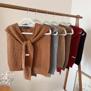 Chal de punto trenzado grueso en varios colores como rojo y marrón para mujer
