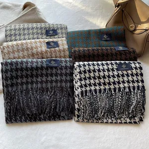 Klassisches Hahnentritt-Winter-Schals-Set mit langen Fransen und dicker Textur
