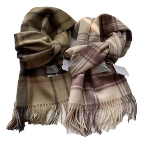 Klassieke ruitjes sjaal van 100% wol voor dames met elegante franje details