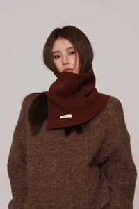 Detail of premium 100% pure wool neck gaiter showing thick ribbed texture and brand tag