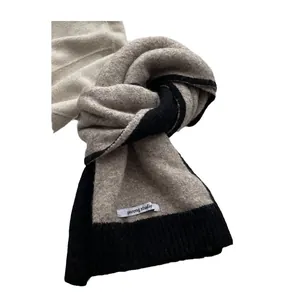 Écharpe d'hiver en laine mélangée beige et noir avec étiquette logo distinctive