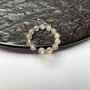 Anello artigianale in filo d'oro 14K con perle di labradorite naturale e pietre preziose