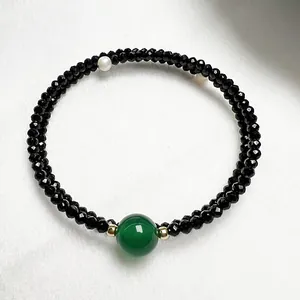 Détails de perles de spinelle noire facettées avec agate verte et perles blanches