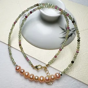 Collier en tourmaline naturelle multicolore et perles d'eau douce avec fermoir doré