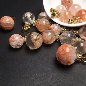 Colgante de Cuenta Redonda de Cuarzo Fantasma Rojo Natural Sin Cadena Corona Chapada en Oro Con Circonita Joyería Elegante para Mujer