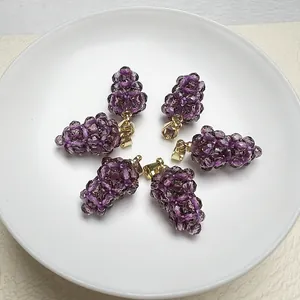 Lot de cinq pendentifs raisin en spinelle violet faits main avec anneaux dorés