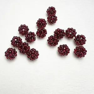 Pendentifs boules de cristal grenat tissés à la main en rouge foncé pour bijoux et cadeaux