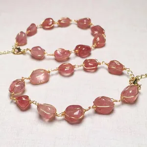 Bracelet en Pierre Brute de Quartz Fraise Naturel Enroulement de Fil à la Main Bijoux Plaqués Or pour Femmes Cadeau Ajustable