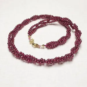 Collier multi-rangs en perles de grenat bordeaux avec fermoir doré pour femme
