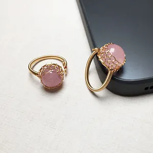 Handgefertigte Ringe aus 14K Golddraht mit runden rosa Kristall-Edelsteinen besetzt