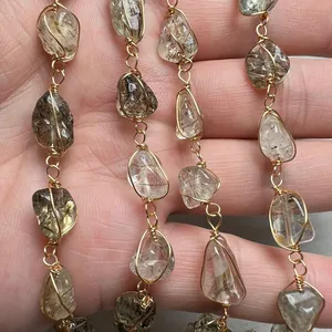 Bracciale artigianale in quarzo tormalina con filo dorato e pietre di cristallo grezzo