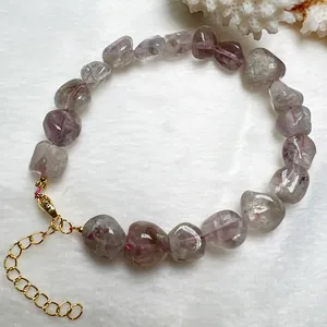 Bracciale in schegge di ametista naturale e cristallo aura 23 con chiusura dorata regolabile