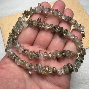 Collar de esquirlas de cuarzo rutilado negro natural con elegante cierre dorado