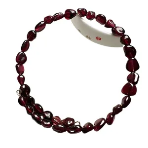 Bracelet enveloppant en grenat rouge avec des perles de cristal naturel irrégulier