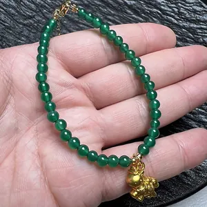 Groene kralenarmband met gouden paardenhanger en verstelbare sluiting voor dames