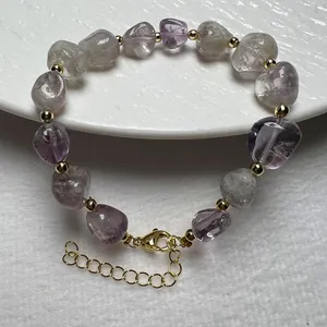 Natürliches Amethyst und Bergkristall Perlenarmband mit goldenen Zwischenperlen und Verschluss