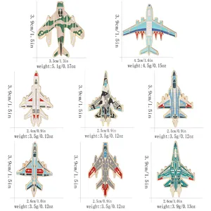 Vue détaillée des dimensions et poids de 8 pin's en émail sur le thème avion