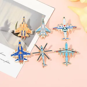 Détail de six broches en émail sur le thème de l'aviation avec divers aéronefs