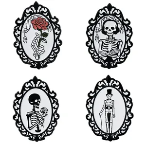 Gothic Vintage Totenkopf Rose Emaille Pin Badge Dunkler Viktorianischer Rahmen Skelett Hand Rose Brosche Halloween Schmuck