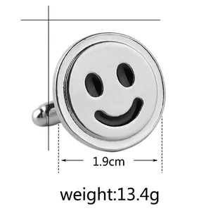Detailweergave van zilveren smiley-manchetknopen met 1,9cm diameter en 13,4g gewicht