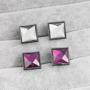 Eleganti gemelli quadrati con zirconi e finitura grigio canna di fucile per uomo