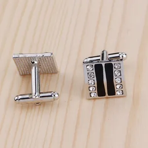 Gemelli da uomo quadrati in argento con strisce di smalto nero e strass lucidi