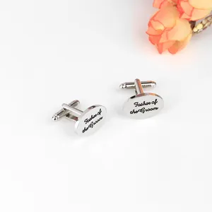 Boutons de manchette Father of the Groom en argent avec fleurs sur fond blanc pur