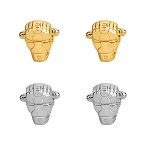 Detailansicht der Iron Man Helm Ohrstecker in goldener und silberner Ausführung