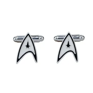 Detailaufnahme der Starfleet-Abzeichen Manschettenknöpfe aus Silberlegierung und Emaille