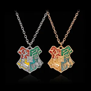 Collier avec pendentif blason Hogwarts vintage et émail coloré des quatre maisons