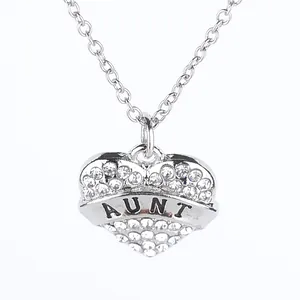 Collana a cuore argento con cristalli scintillanti e scritta AUNT incisa su nastro