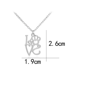 Gedetailleerde maattabel met de 1,9 cm x 2,6 cm afmetingen van de hartpoot ketting