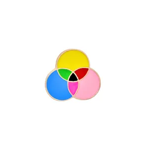 Spilla creativa in smalto con cerchi sovrapposti a colori CMYK e bordi in metallo dorato