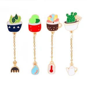 Set de broches de esmalte con cactus suculentas y pequeños accesorios de jardinería