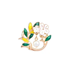 Elegant Enamel Flower Leaf Brooch Pin For Women Alloy Gold Plated Faux Artificial Pearl Pendant Floral Branch Brooch Vintage Jewelry