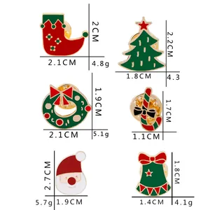 Set di spille smaltate natalizie con Babbo Natale e albero in classici colori festivi