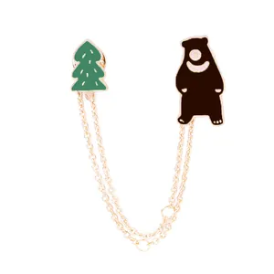 Broche créative en émail avec sapin vert, ours noir et double chaîne dorée